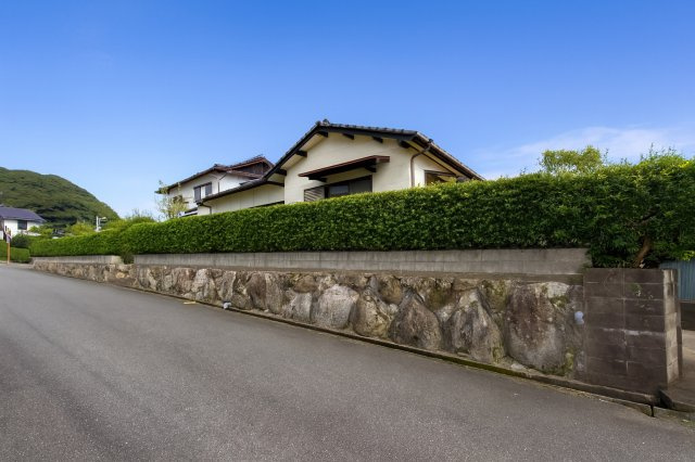 前面道路含む現地写真です