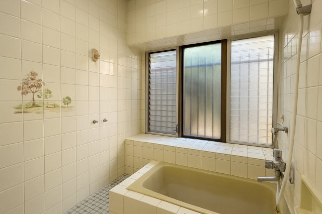 日々の疲れを癒すゆったりとしたお風呂です