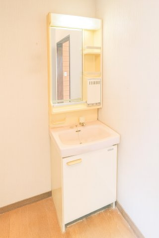 朝の身支度には欠かせない独立洗面化粧台