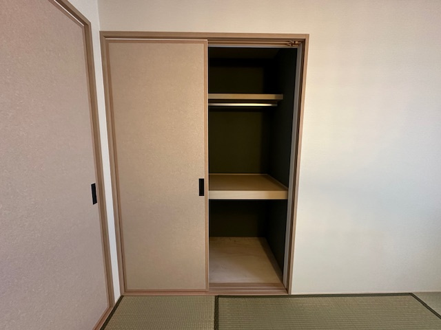 約6帖の和室には、押入れ付き！奥行きのある押入れは、衣装ケースや季節家電の収納にも便利です。