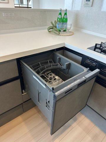 使いやすいビルトイン食洗機付きで、食後の洗い物はおまかせ！忙しい時も、お子様との時間を増やしたい時も、強い味方です。