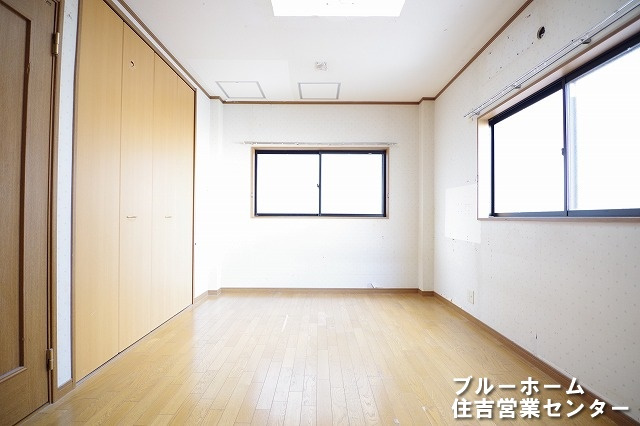 約6.5帖の洋室です！2面採光で明るいお部屋です！