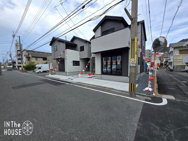 角地に面した、開放感のある新築分譲住宅。