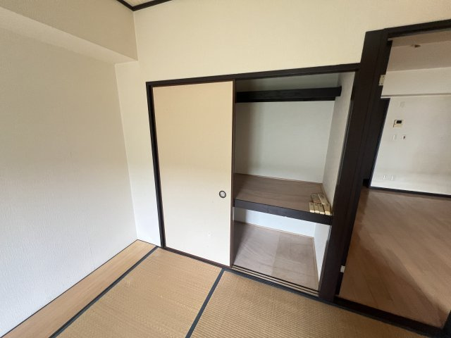 嬉しい収納付きです　画像はイメージ図になり、現況は家具の設置がございます。