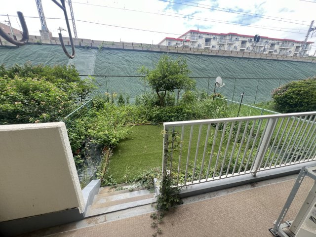 約5帖の洋室です。とても綺麗な状態で使用されております。　画像はイメージ図になり、現況は家具の設置がございます。