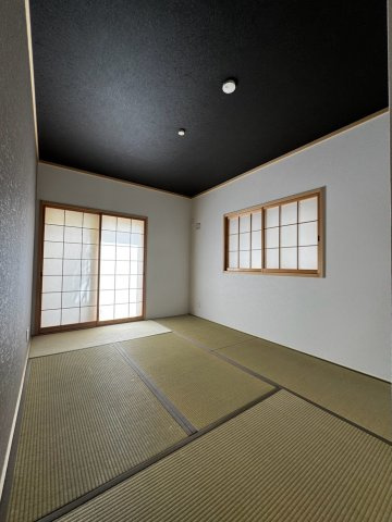 1階和室。約6帖　2面採光で明るく風通しも良好です！
