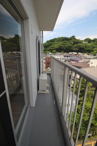 室外機置場として北側にもバルコニーがあります