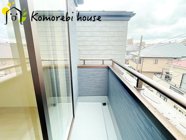 落ち着いた時間を過ごせるバルコニーです