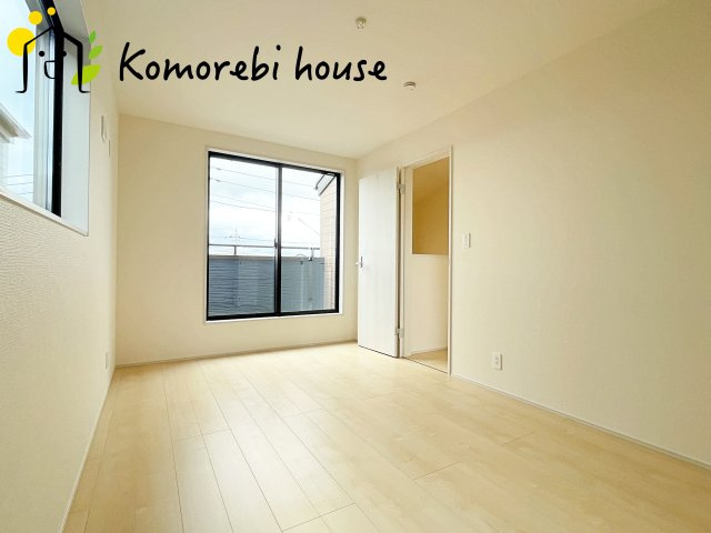 コンパクトで使いやすい洋室です