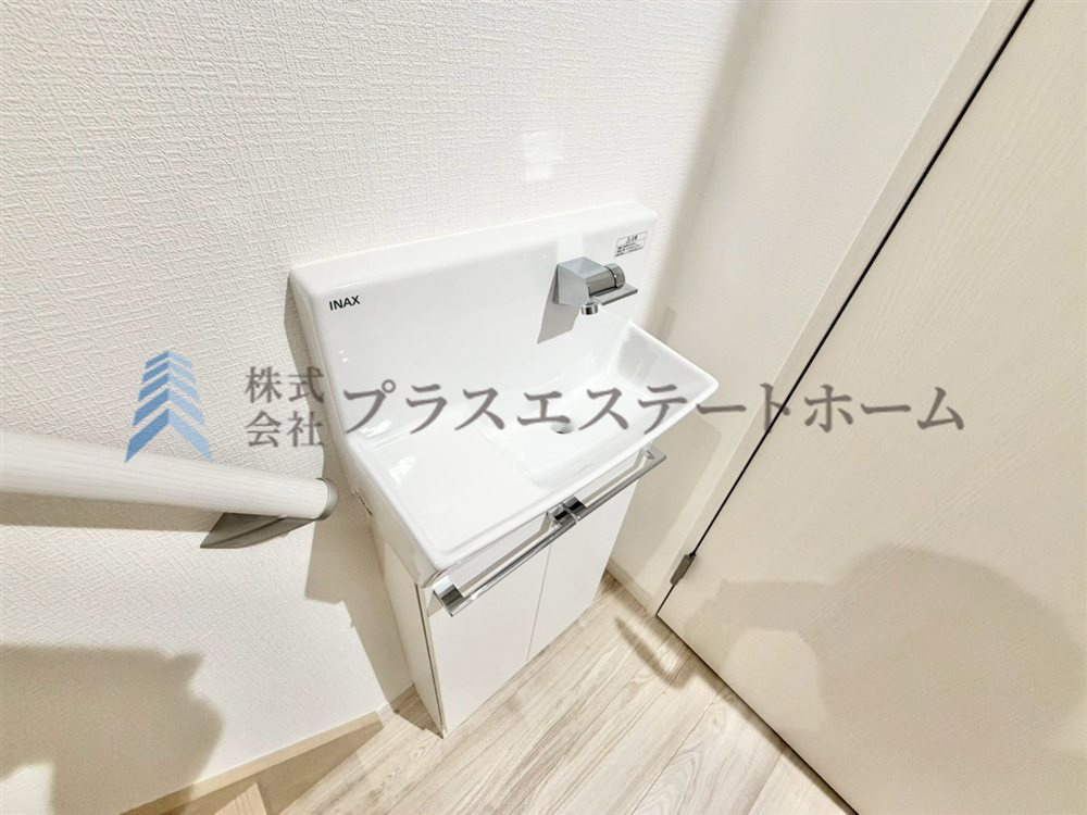 【同社施工事例】お子様が帰ってきてすぐに手を洗えるように1階に洗面を設置♪