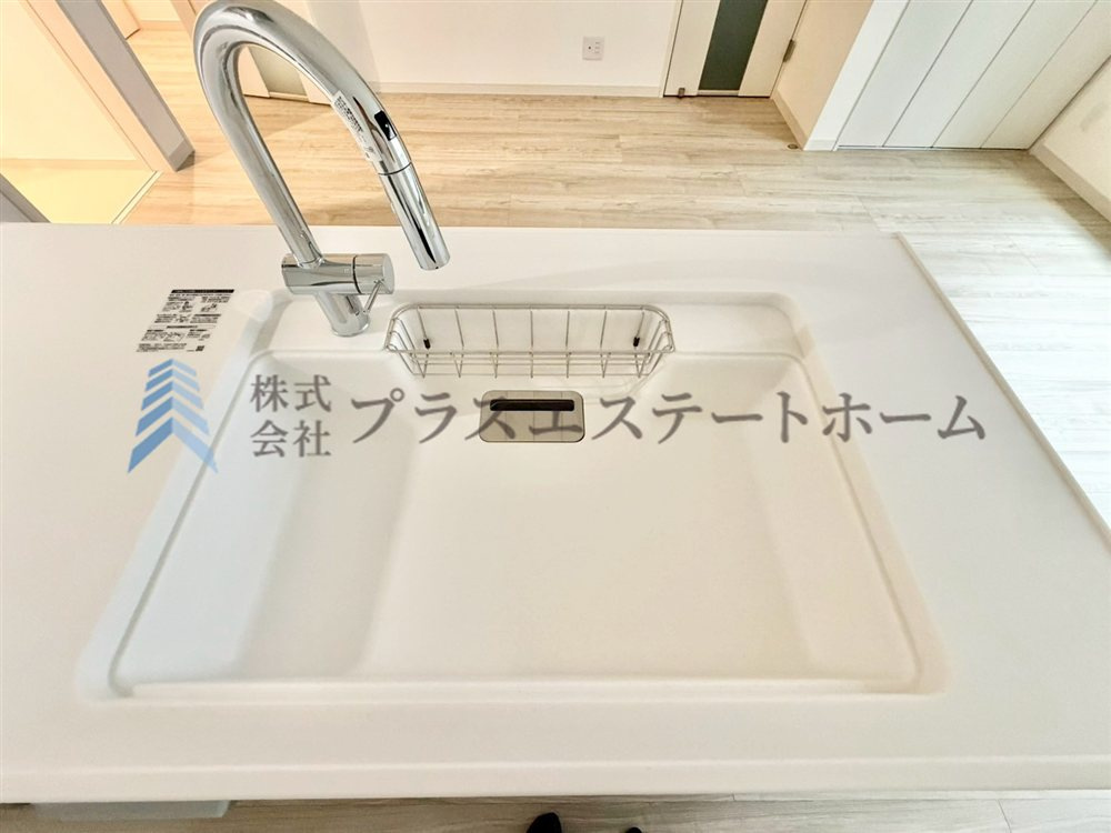 【同社施工事例】スキマが無いから汚れにくい、お掃除ラクラク♪洗剤ラックが自由に動かせ、広々使えます♪