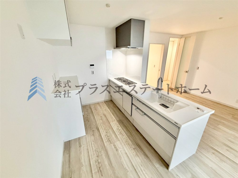 【同社施工事例】対面カウンターで、家族とコミュニケーションを取りながら料理ができるキッチンです♪