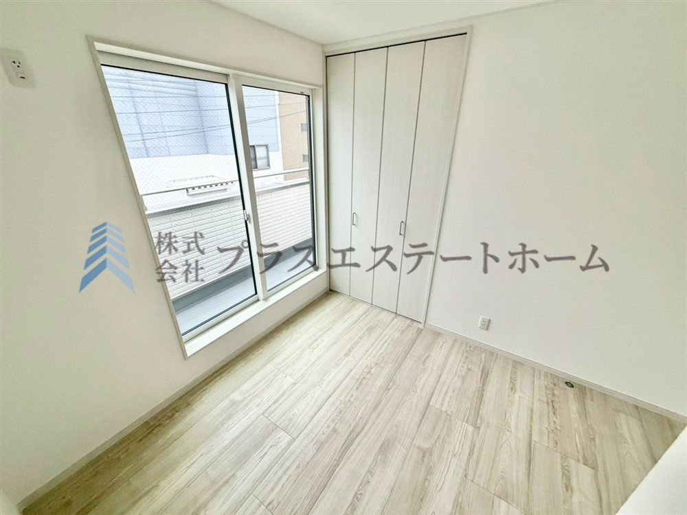【同社施工事例】木目調のフローリング材でナチュラルな見た目のため暖かく落ち着いた雰囲気のお部屋です♪