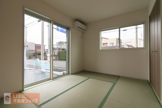 【和室】現地完成写真。ゆったりくつろぎスペース。お子様の遊び場としても重宝しますね♪