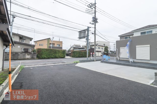 【前面道路】現地完成写真。道幅や駐車など、ご確認ください。