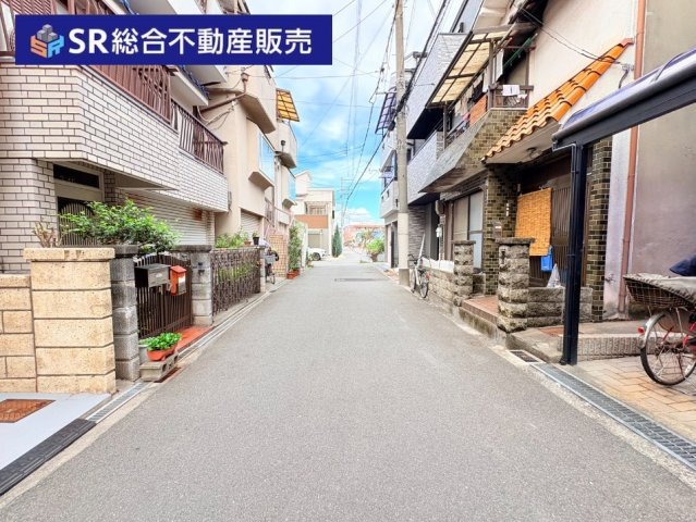前面道路含む現地写真です