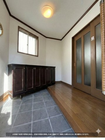 1階玄関(※AI技術で家具や荷物を消去し、空室の状態を再現した加工画像です。実際とは異なるため、現況優先となります。)