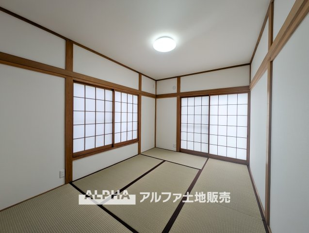【Japanese-room】　◆和室◆畳の上で和む生活。お茶とお菓子。こたつとみかん。どれをとってもしっくりときますね。フローリングには無い、上質でゆったりとした一時を。