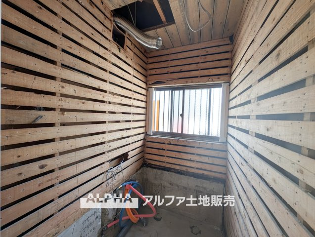 【laundry　bread】　◆洗濯パン◆万一の水漏れには欠かせない設備の一つ。
