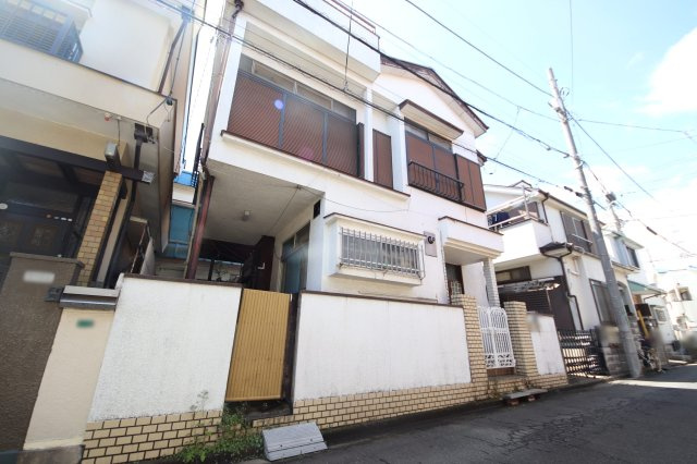 徒歩10分圏内に小学校・保育園・スーパー・公園などがあります