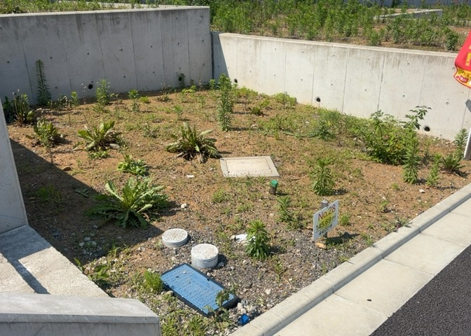 土地を買う際、住む地域の自治体や福祉の補助制度にも注目してみましょう。子供や老人の医療補助やゴミ出しのルールなど、自治体によってルールに大きな違いがあるため、暮らしやすい土地で判断するとよいでしょう。