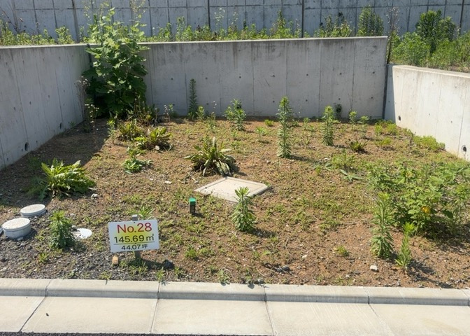 隣家の土地はどうなっているのか、生活利便施設が近くにあるのか、学校まで近いかなど、お客様のライフスタイルにあわせたイメージが重要です。また、近くにあると困る施設が近くにないかも確認するといいでしょう。