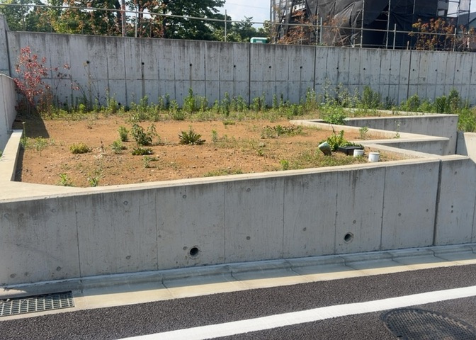 家を建てる前提で土地を探している場合、地盤の丈夫さは譲れない条件の一つです。地盤が脆弱だと追加工事が必要となります。また、過去に地盤沈下や液状化現象を起こした土地は、できるだけ避けた方がいいでしょう。