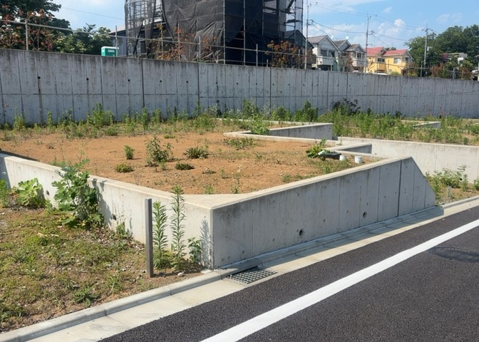 人が暮らすうえで日光は大切な要素となります。日当たりの良さは譲れないポイントですね。併せて近くに大きな建築物の建築予定がないか、あるいはそれが可能な土地が近くにないか事前に確認することもお勧めします。