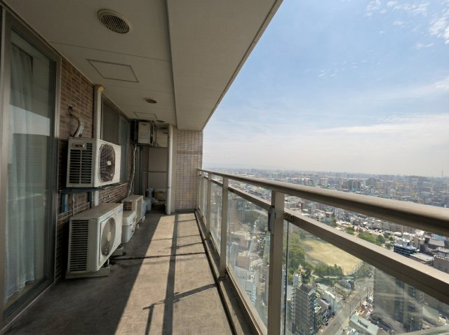 【バルコニー】西向きのバルコニー！高層階につき見渡しも良好です◎