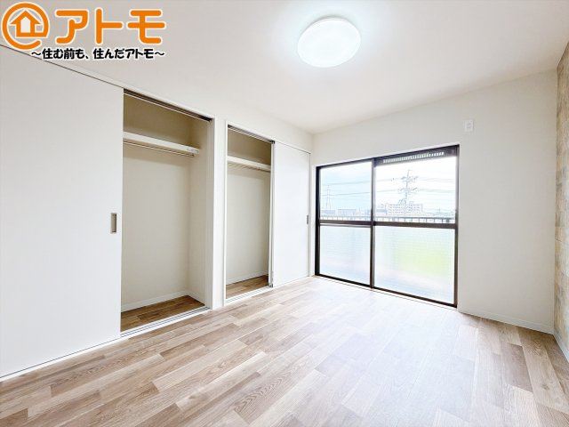 バルコニーに面したお部屋なので、布団などの大きなものも楽々干せます♪