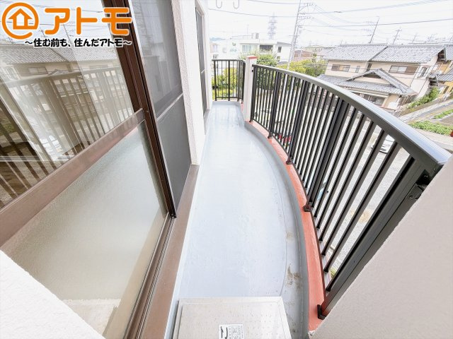 陽当りの良いバルコニーはお洗濯物はもちろんお布団もふかふかになります♪