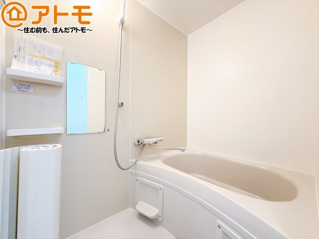 浴室は落ち着いた色のパネルでゆったりと過ごせる空間です。お風呂で一日の疲れを癒しましょう♪