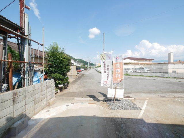 1階洋室5.5帖から東側を望む