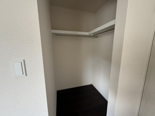 洋室6.25帖のウォークインクローゼット