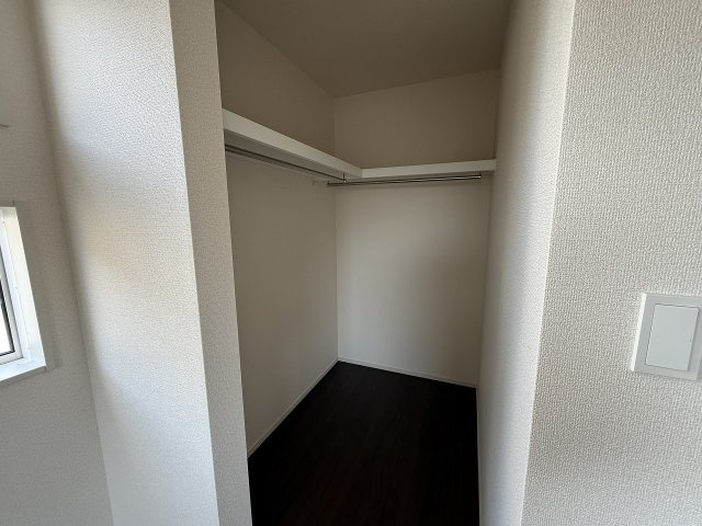 洋室6.21帖のウォークインクローゼット