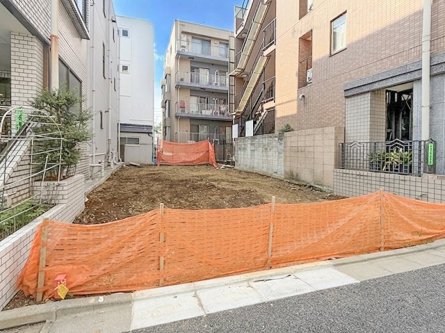 販売物件現地（前面道路を含む）撮影2026年8月上旬　※CGで一部雑草を撤去しています