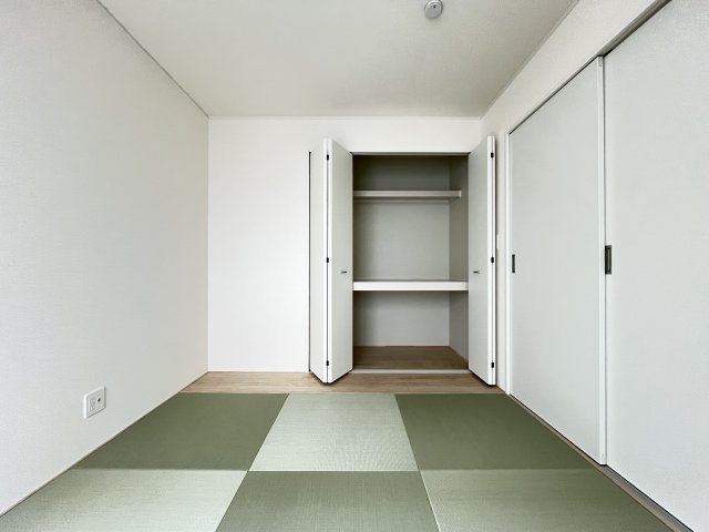 5.2帖の洋風和室！しっかり収納完備