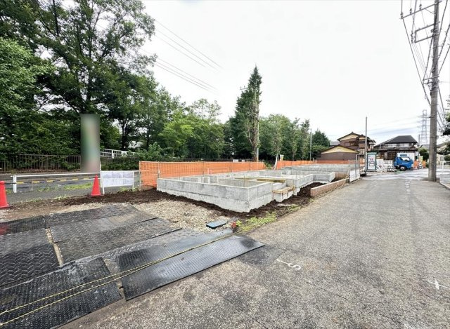 販売現地／2026年7月6日撮影　　スーパーやコンビニが徒歩圏内に揃い、毎日のお買い物もスムーズ。日用品や食料品の買い出しに便利な、暮らしやすい住環境です。