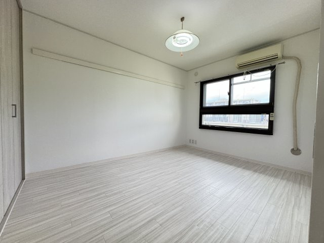 北側の洋室