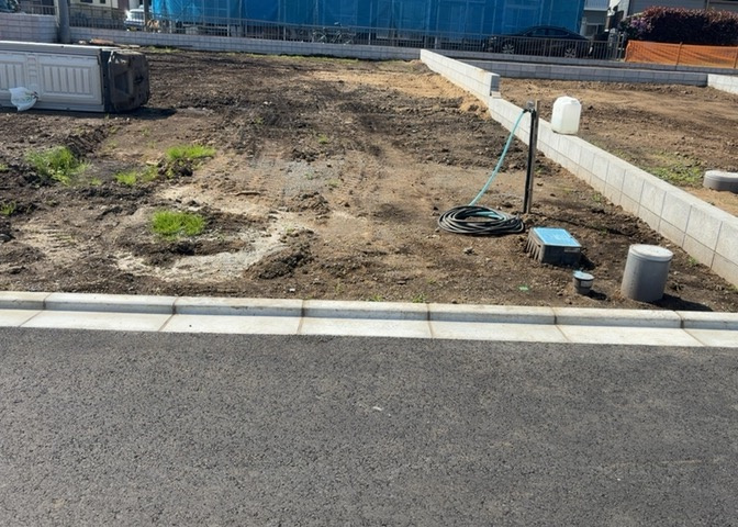 土地の形が極端に長細かったり、狭小地、あるいは道路との高低差がある傾斜地だった場合、後々売ろうとしても買い手がつかない場合もあります。後々、売却することになった時に価値の下がらない土地を選びましょう。