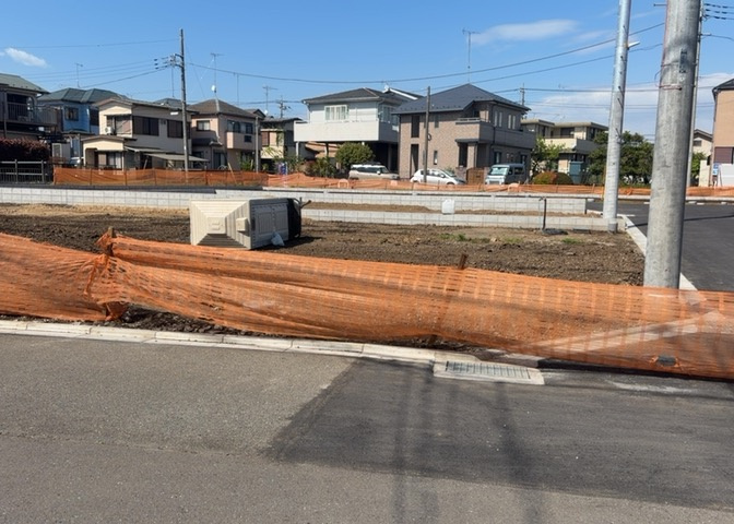 隣家の土地はどうなっているのか、生活利便施設が近くにあるのか、学校まで近いかなど、お客様のライフスタイルにあわせたイメージが重要です。また、近くにあると困る施設が近くにないかも確認するといいでしょう。