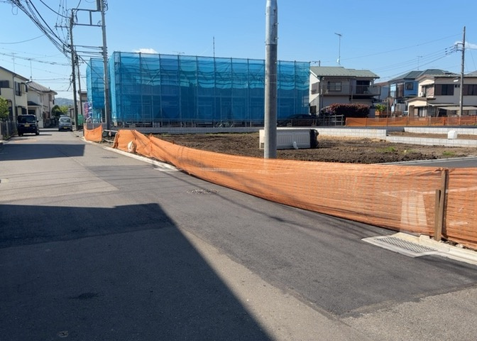 人が暮らすうえで日光は大切な要素となります。日当たりの良さは譲れないポイントですね。併せて近くに大きな建築物の建築予定がないか、あるいはそれが可能な土地が近くにないか事前に確認することもお勧めします。