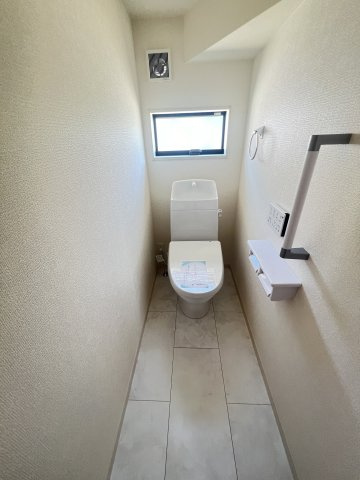温水洗浄便座付きトイレ