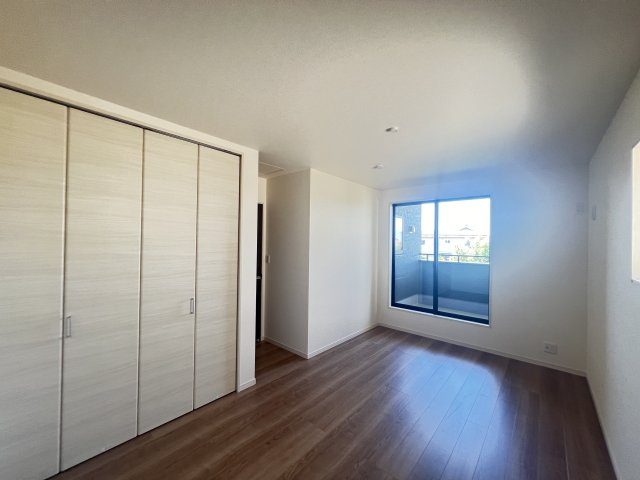個人の部屋や寝室として使える洋室です　収納付き