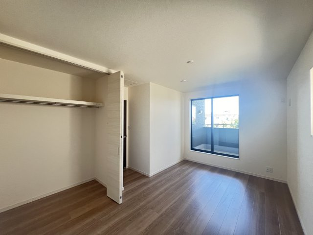 個人の部屋や寝室として使える洋室です　収納付き