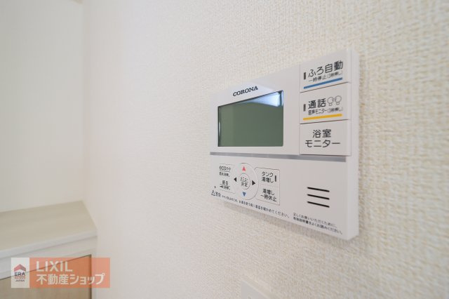 【温水設備】現地完成写真。シンプルなデザインにすることで操作もわかりやすい給湯スイッチ付きで温度調整もラクラクです。