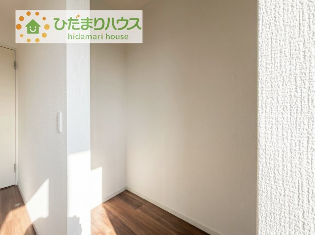 ママに人気のウォークインクローゼット付き！　コートやジャケットはもちろん、季節物や布団なども全部収納できちゃいます(^^)/