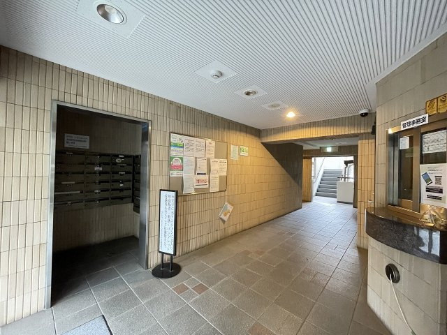 明るく広々としたエントランスが迎えてくれます。　