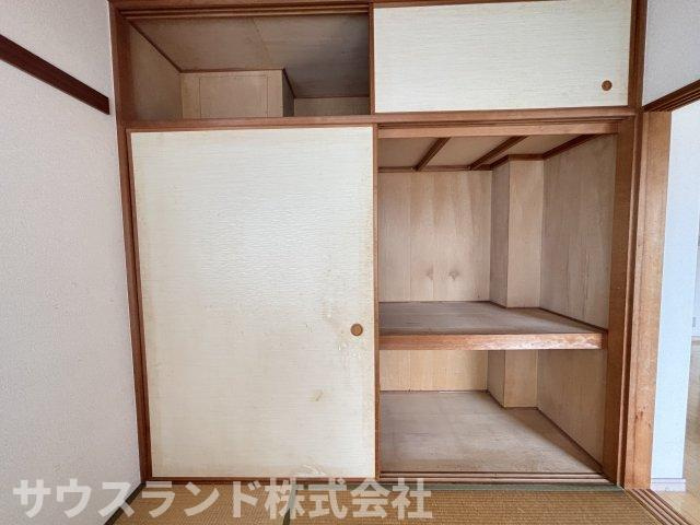 布団や季節用品もすっきり収まる、収納力豊かな押し入れ。