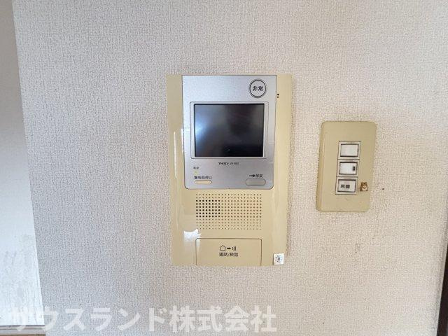 来訪者を映像で確認できる、安心のTVモニター付きインターフォン。